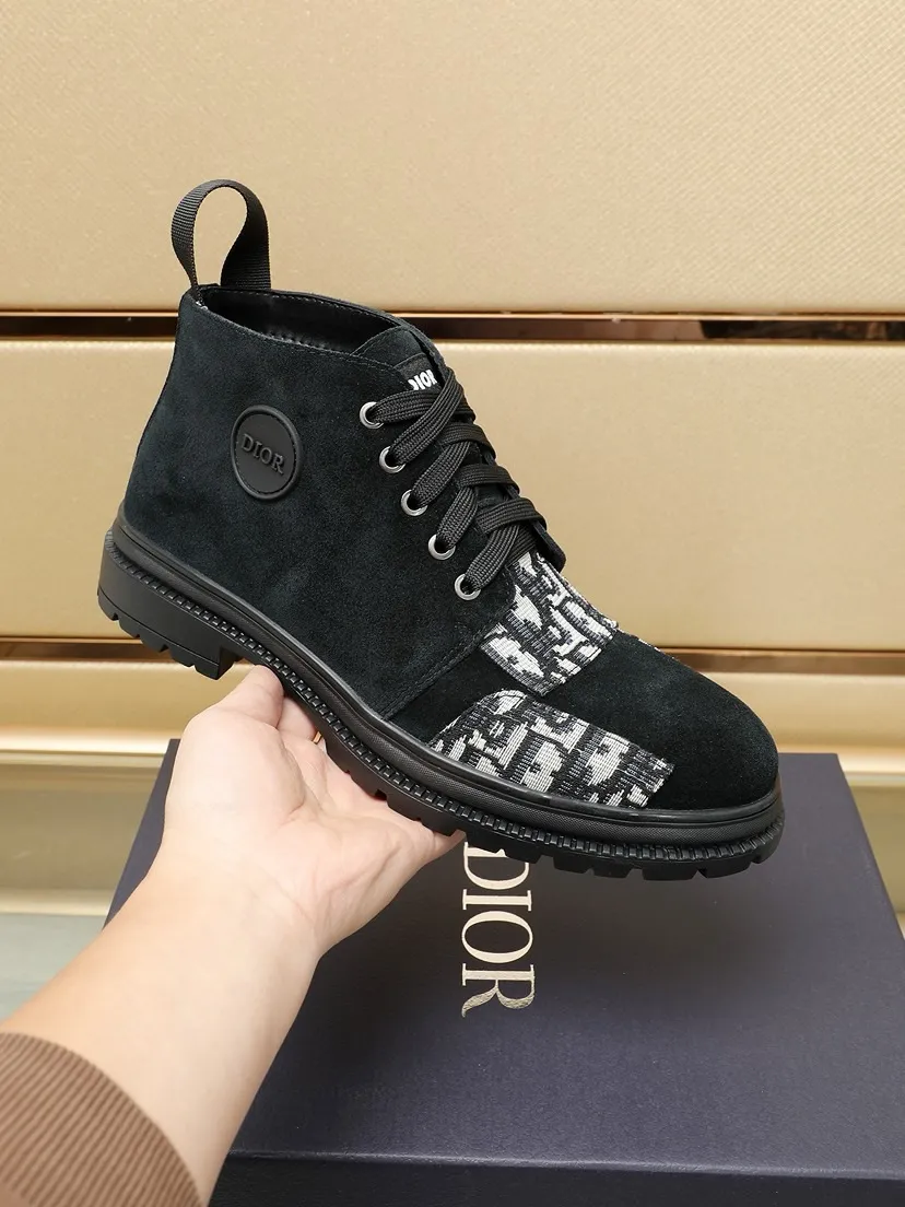 Factory P460 men's shoes💰【Dior】Dior✨ is online simultaneously👏 This casual sports shoe is a new product in the series and continues Di*r's classic style. The upper is made of original first-layer cowhide, paired with a textured outsole, and the brand's iconic details are on the side openings to enhance the style. Fashionable and versatile. Create a casual look. Size: 38-44 (45 customized)